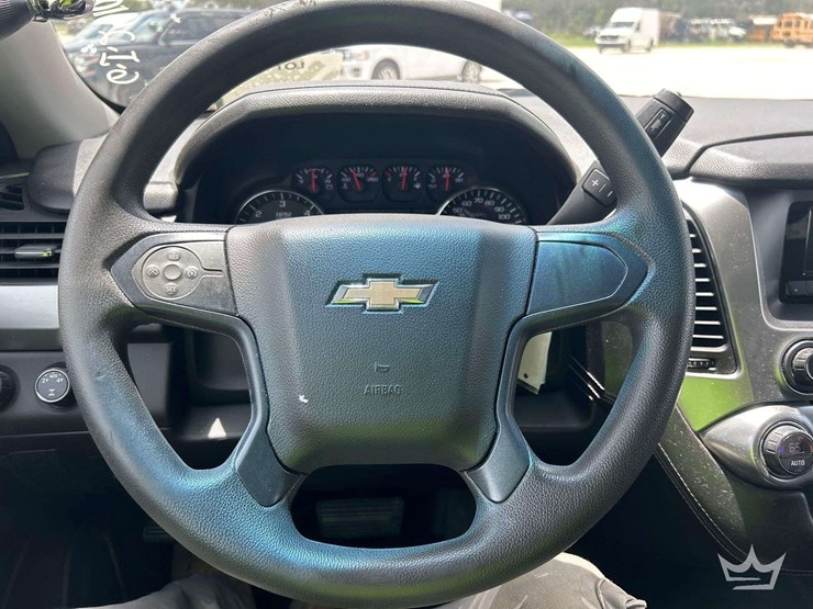 2015-chevrolet-suburban-image-37