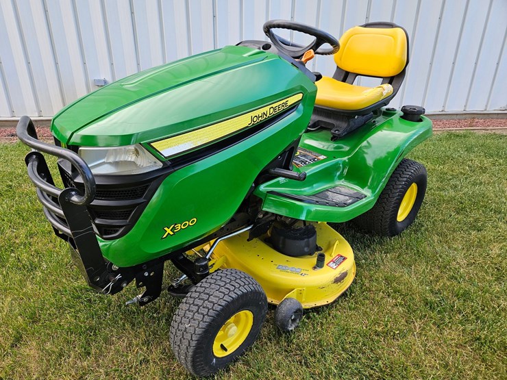john-deere-x300-image-9