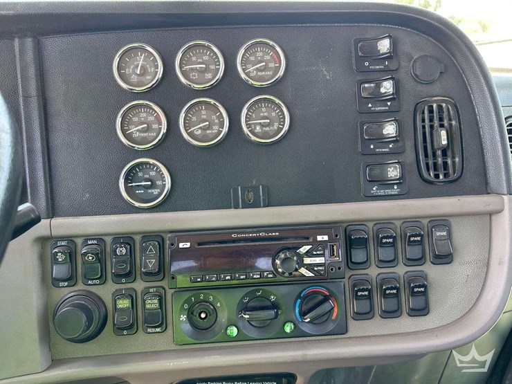 2016-peterbilt-389-image-19