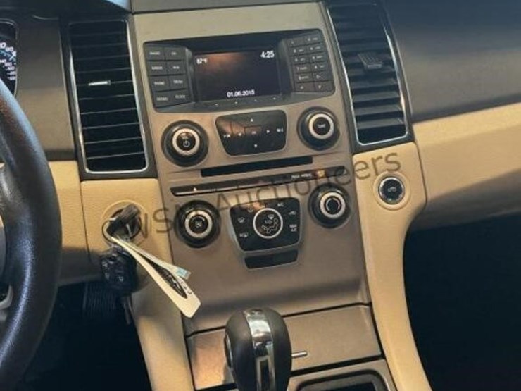 2017-ford-taurus-se-sdn-image-20