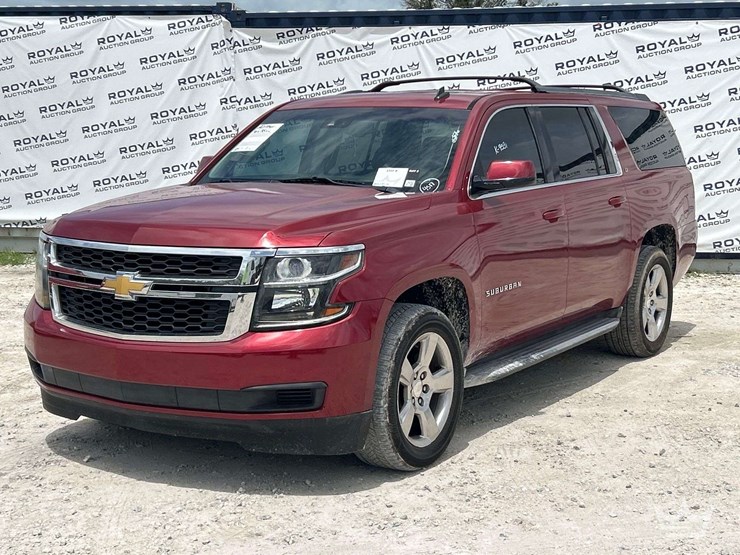 2015-chevrolet-suburban-image-1