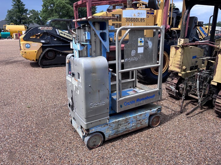 #31541-•-genie-scissor-lift-runabout-|-for-parts/repairs-image-2