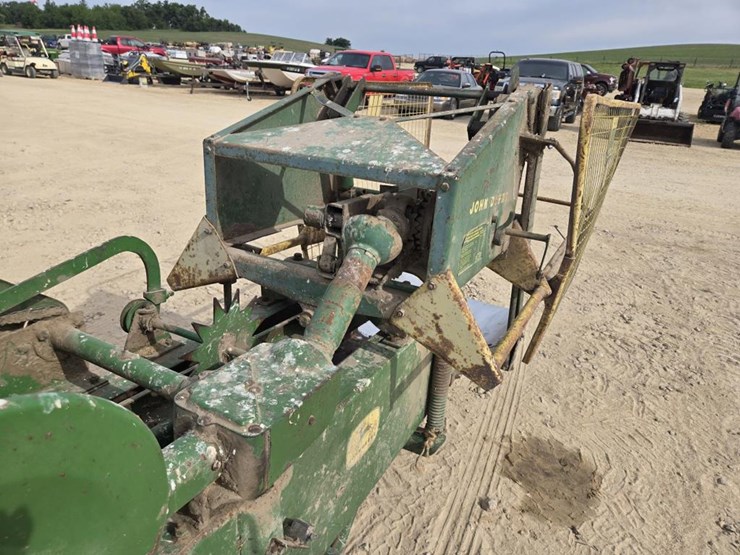 john-deere-24t-image-15