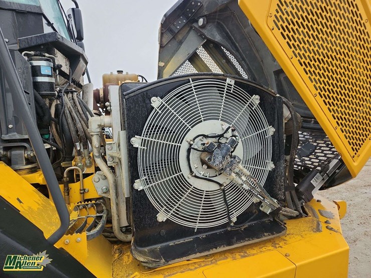 2020-deere-310e-image-20