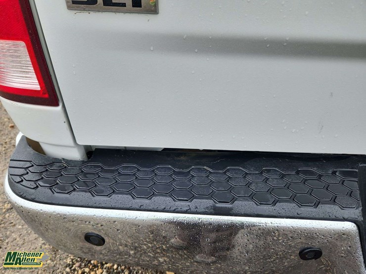2017-dodge-3500-image-44