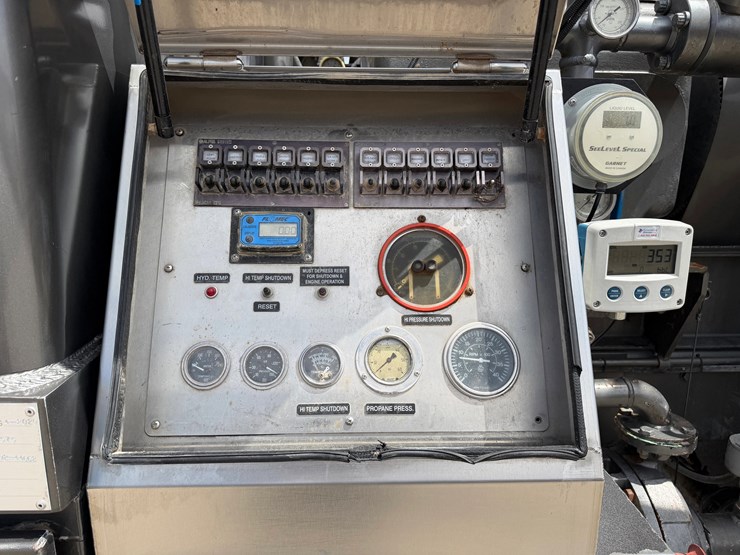 2020-kenworth-t800-image-10