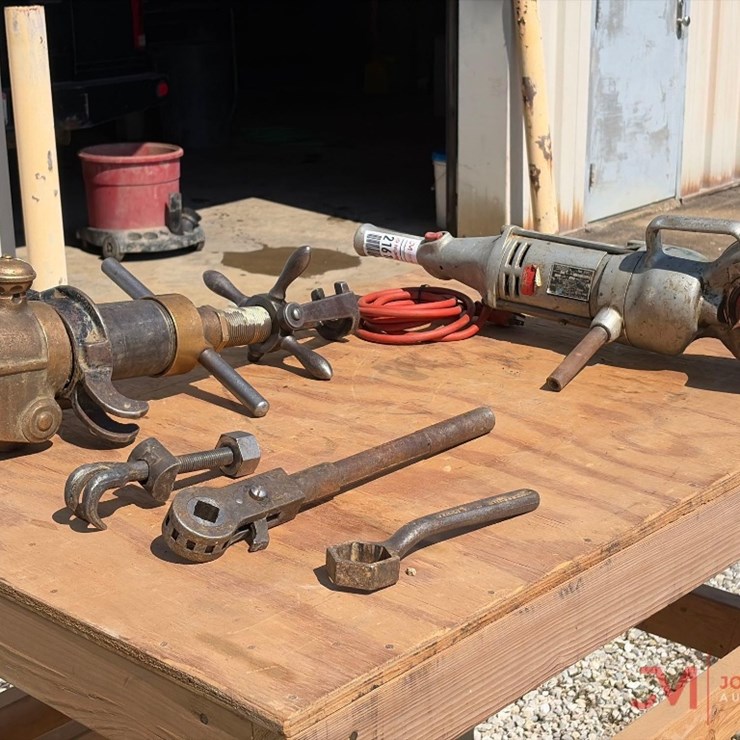 RIDGID 700 A ELECTRIC PIPE THREADER WITH TOOLING AND DIES
