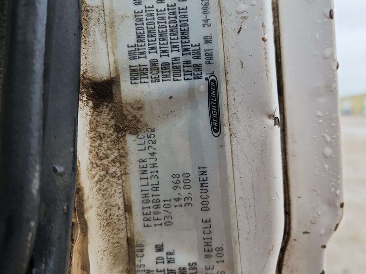 2001-freightliner-fl70-image-25