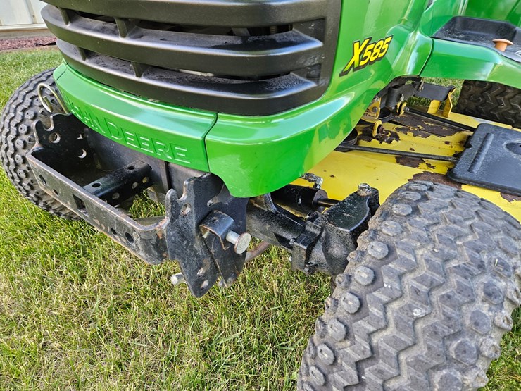 john-deere-x585-image-11