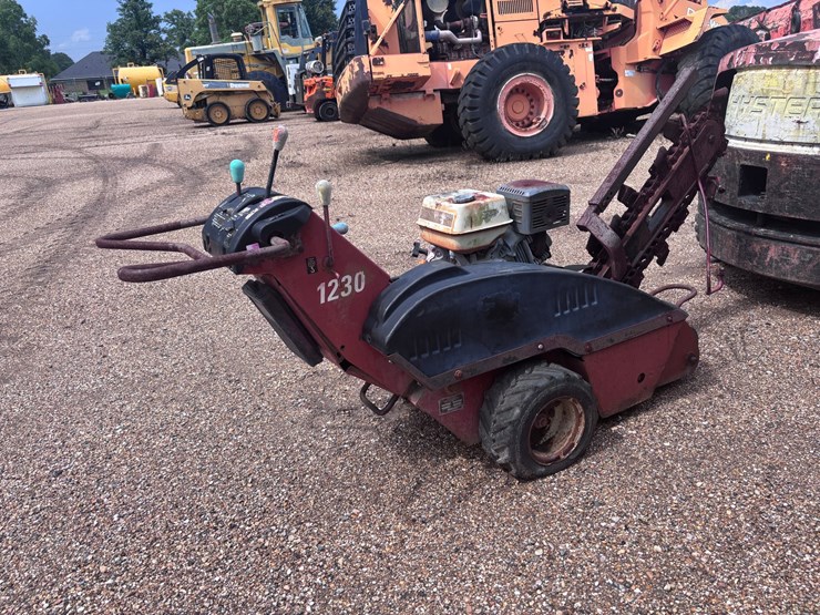 ditch-witch-1230-image-4