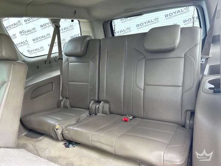 2015-chevrolet-suburban-image-22