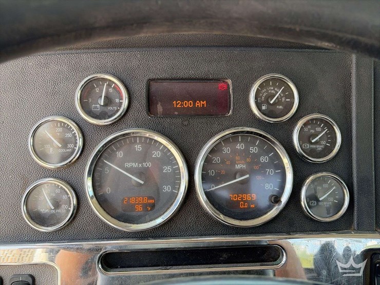2016-peterbilt-389-image-13