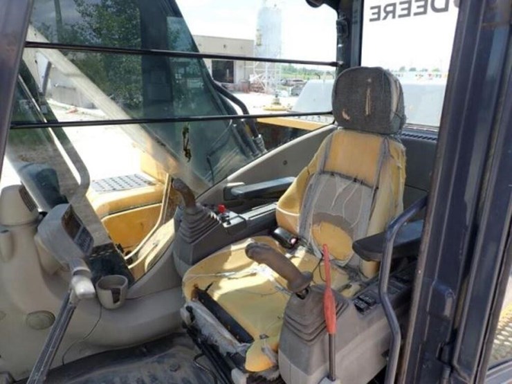 2009-deere-270d-lc-image-17