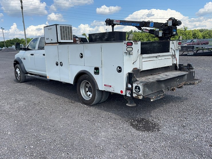 2012-dodge-ram-5500-image-2