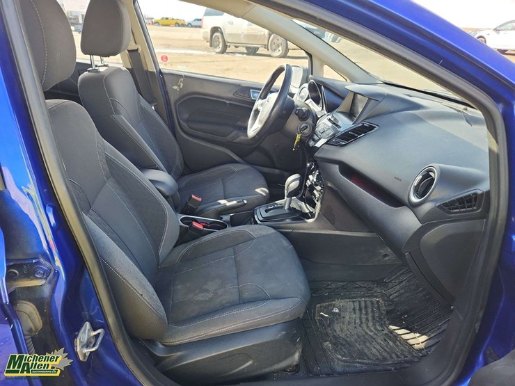 2014-ford-fiesta-se-image-13
