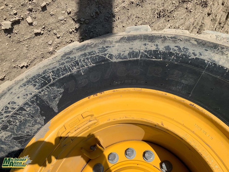 2019-deere-310e-image-4