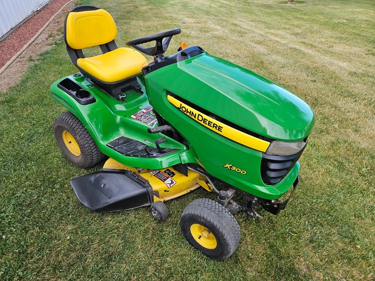 john-deere-x300-image-7