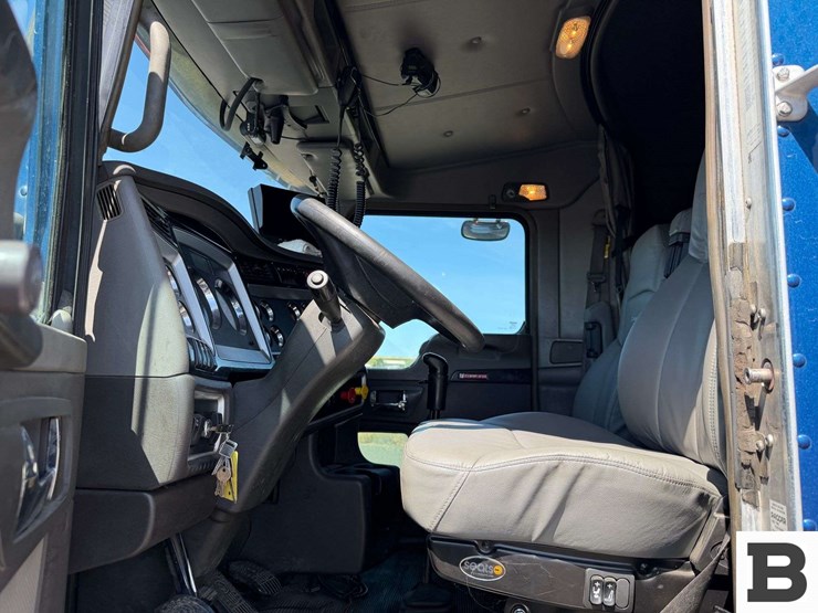 2015-kenworth-t800-image-46