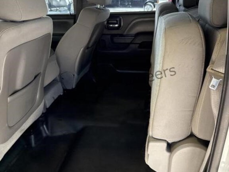 2015-chevrolet-silverado-1500-image-25
