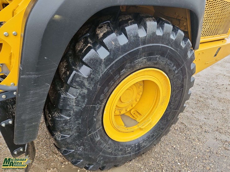 2020-deere-310e-image-15