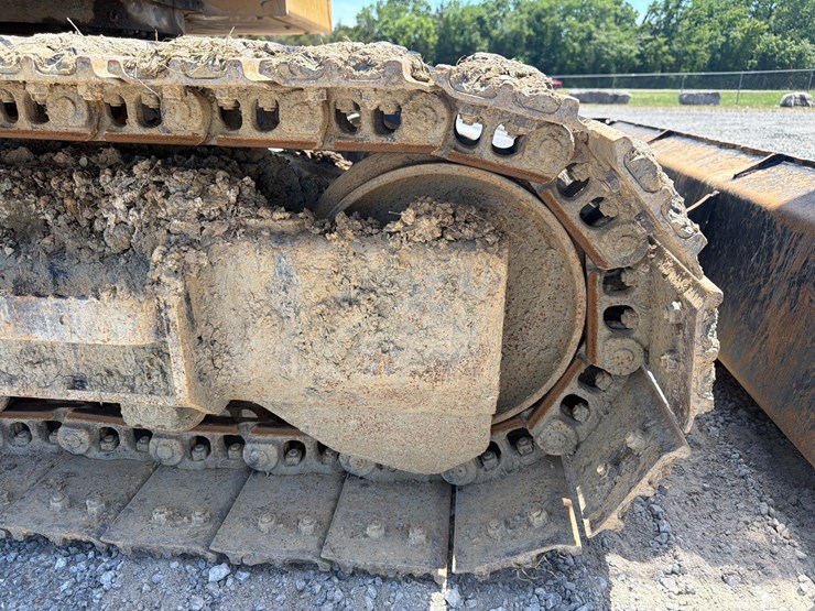 caterpillar-310-image-12