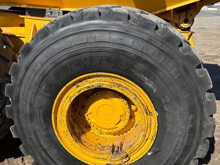 2019-volvo-a25g-image-19