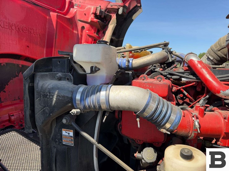 2015-kenworth-t880-image-48