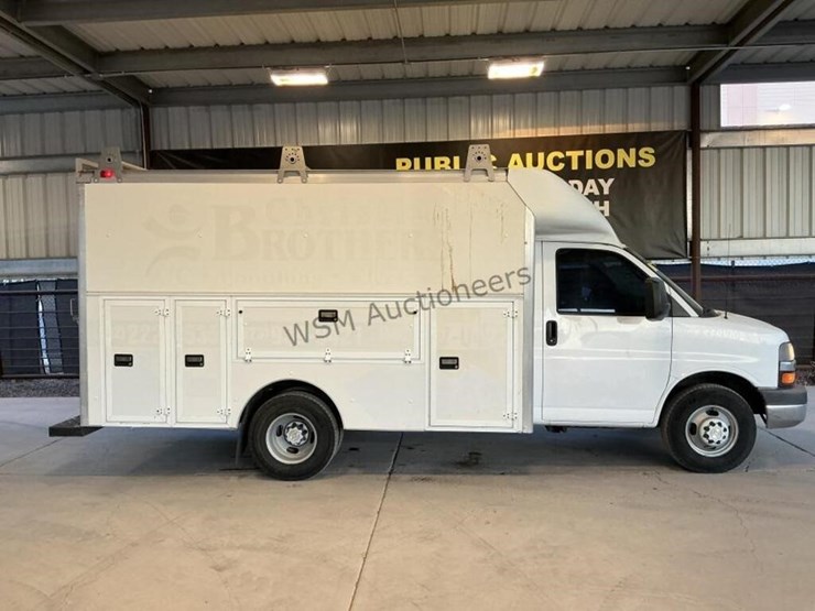 2015-chevrolet-express-3500-image-1