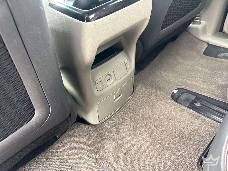 2015-kia-sedona-image-25