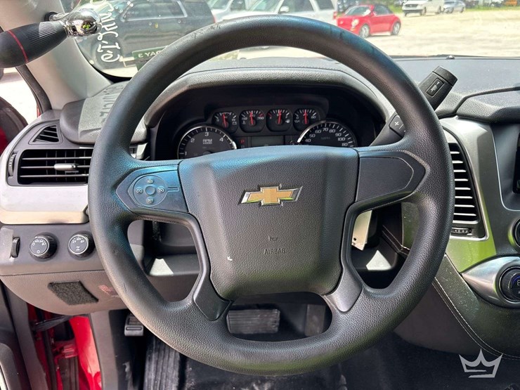 2015-chevrolet-suburban-image-13