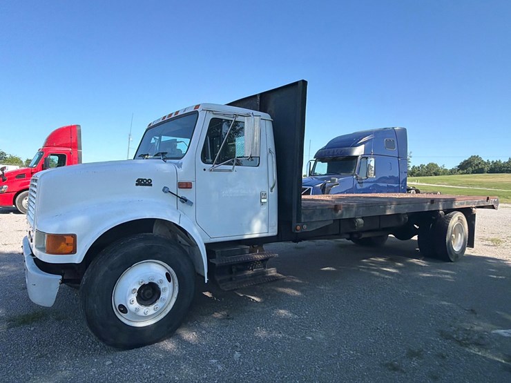 1997-international-4700-image-1