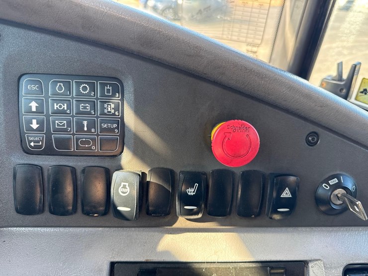 2019-volvo-a25g-image-24