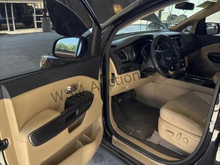 2016-kia-sedona-lx-image-26