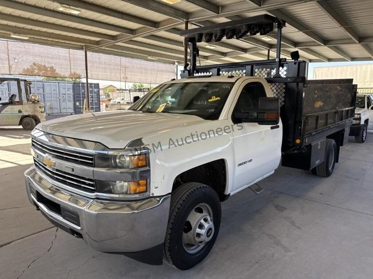 2015-chevrolet-silverado-3500hd-image-4