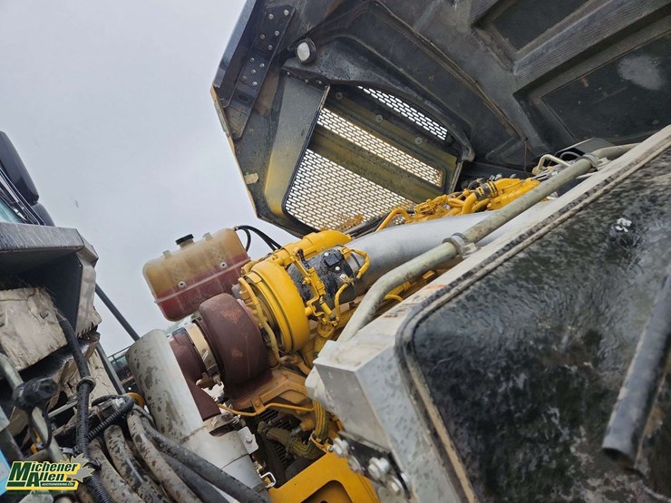2020-deere-310e-image-21
