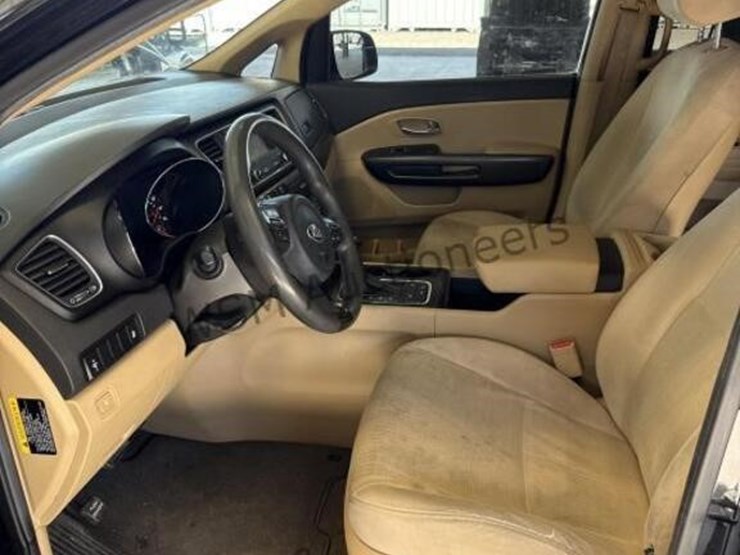 2016-kia-sedona-lx-image-25