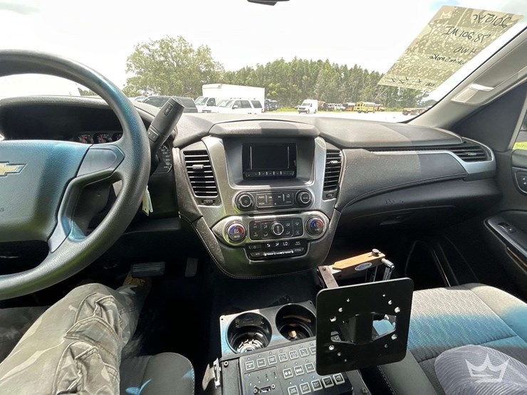2015-chevrolet-suburban-image-42