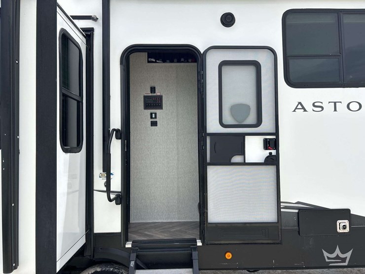 5th-wheel-camper-image-8