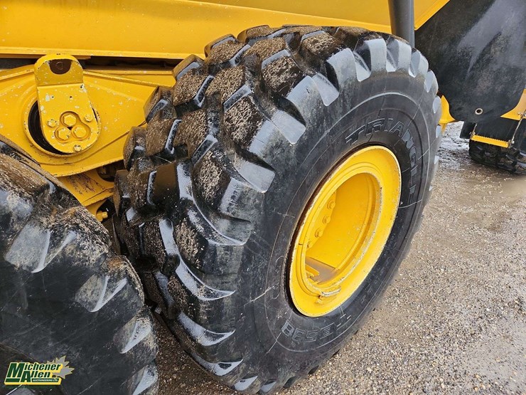 2020-deere-310e-image-14