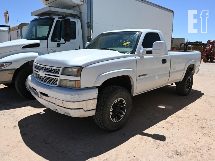 2005-chevrolet-2500hd-image-1