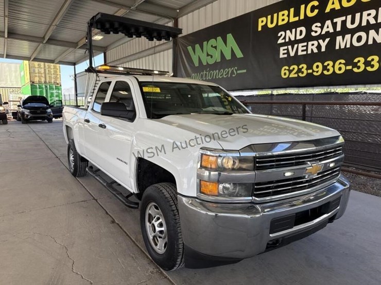 2015-chevrolet-silverado-2500hd-image-2