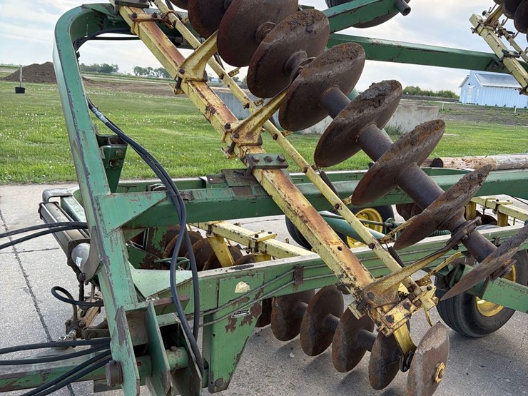 john-deere-220-image-21