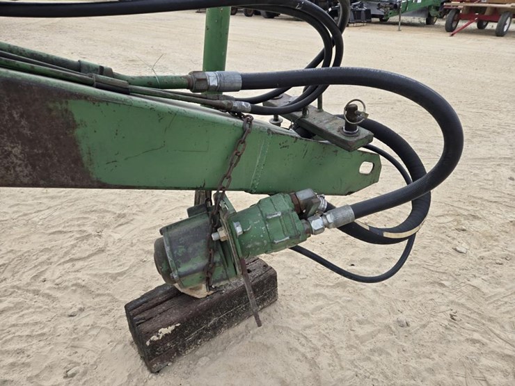 john-deere-240-image-17
