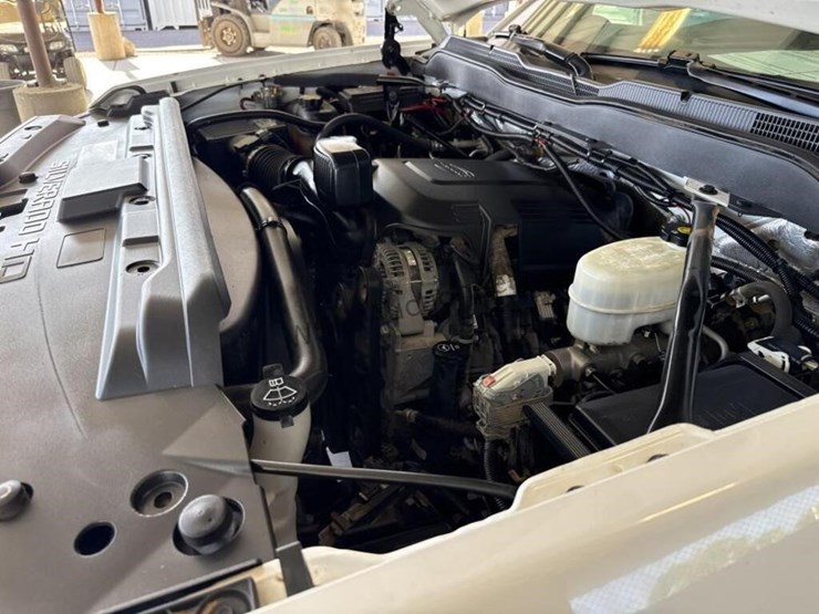 2015-chevrolet-silverado-3500hd-image-19