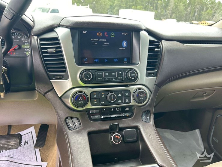 2015-chevrolet-suburban-image-15