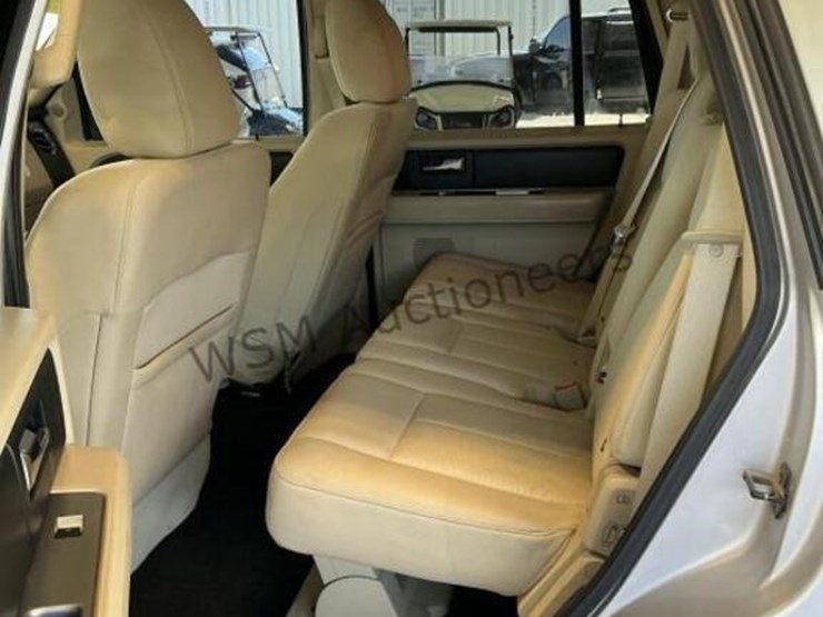 2015-ford-expedition-image-24