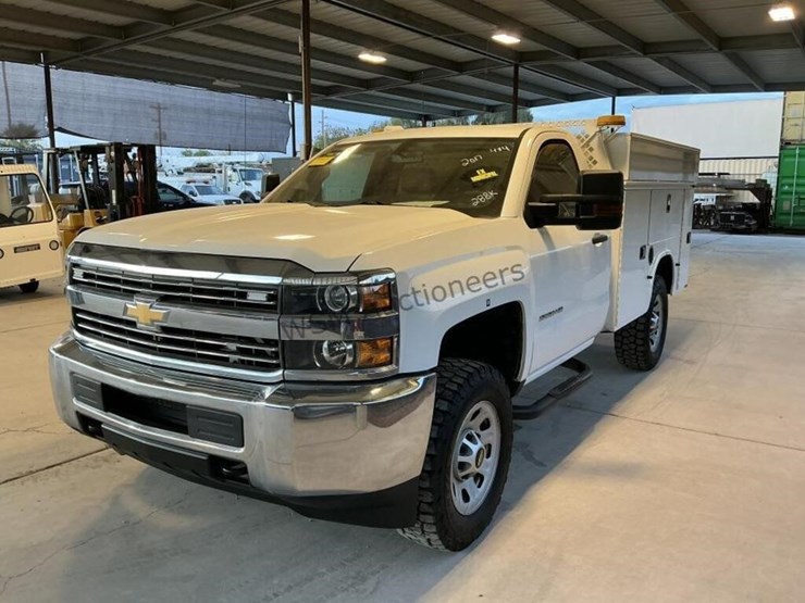 2017-chevrolet-silverado-3500hd-image-4