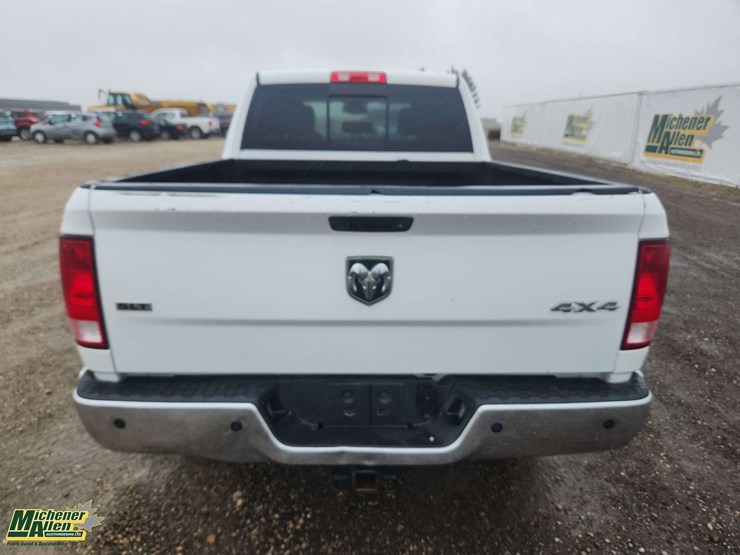 2017-dodge-3500-image-6