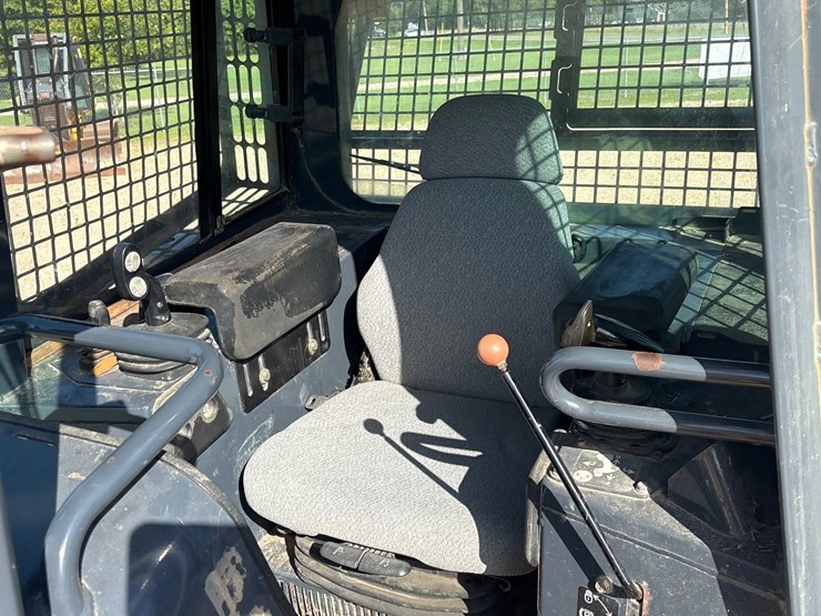 deere-750j-image-11