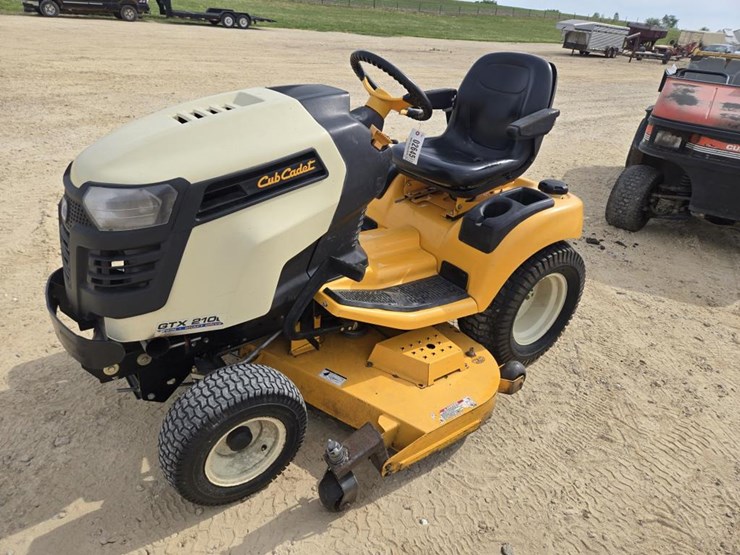 cub-cadet-gtx2100-image-1